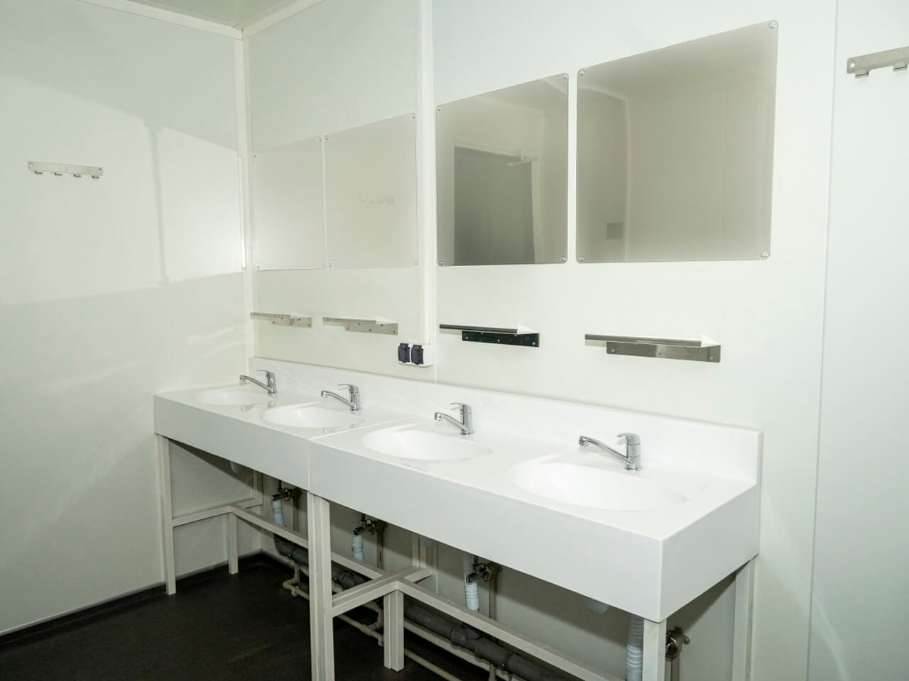 Вагон-санвузол Вагон-санвузол