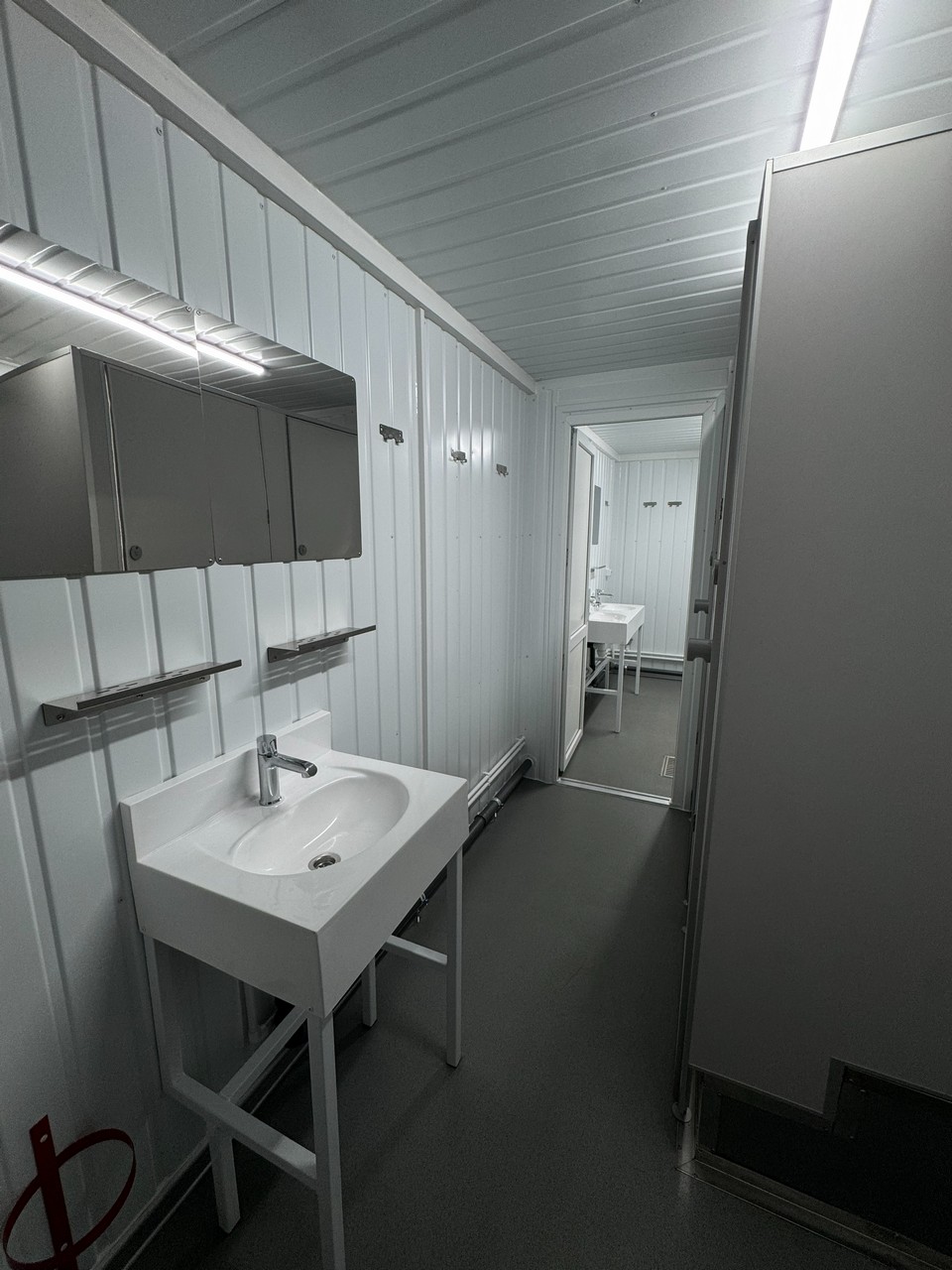 Сантехнічний модуль на базі контейнера Сантехнічний модуль на базі контейнера