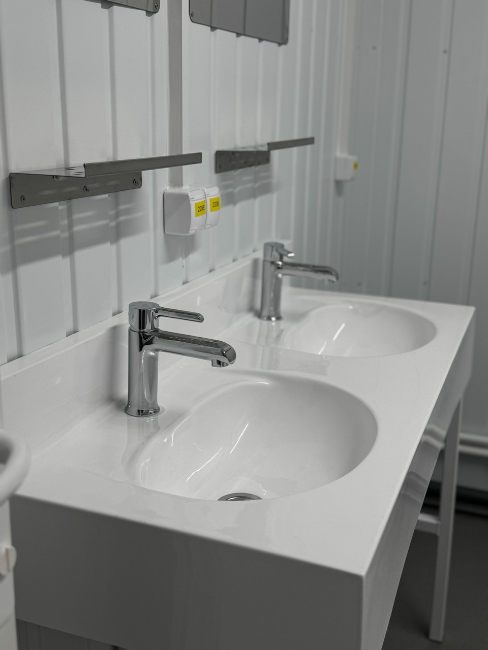 Сантехнічний модуль на базі контейнера Сантехнічний модуль на базі контейнера