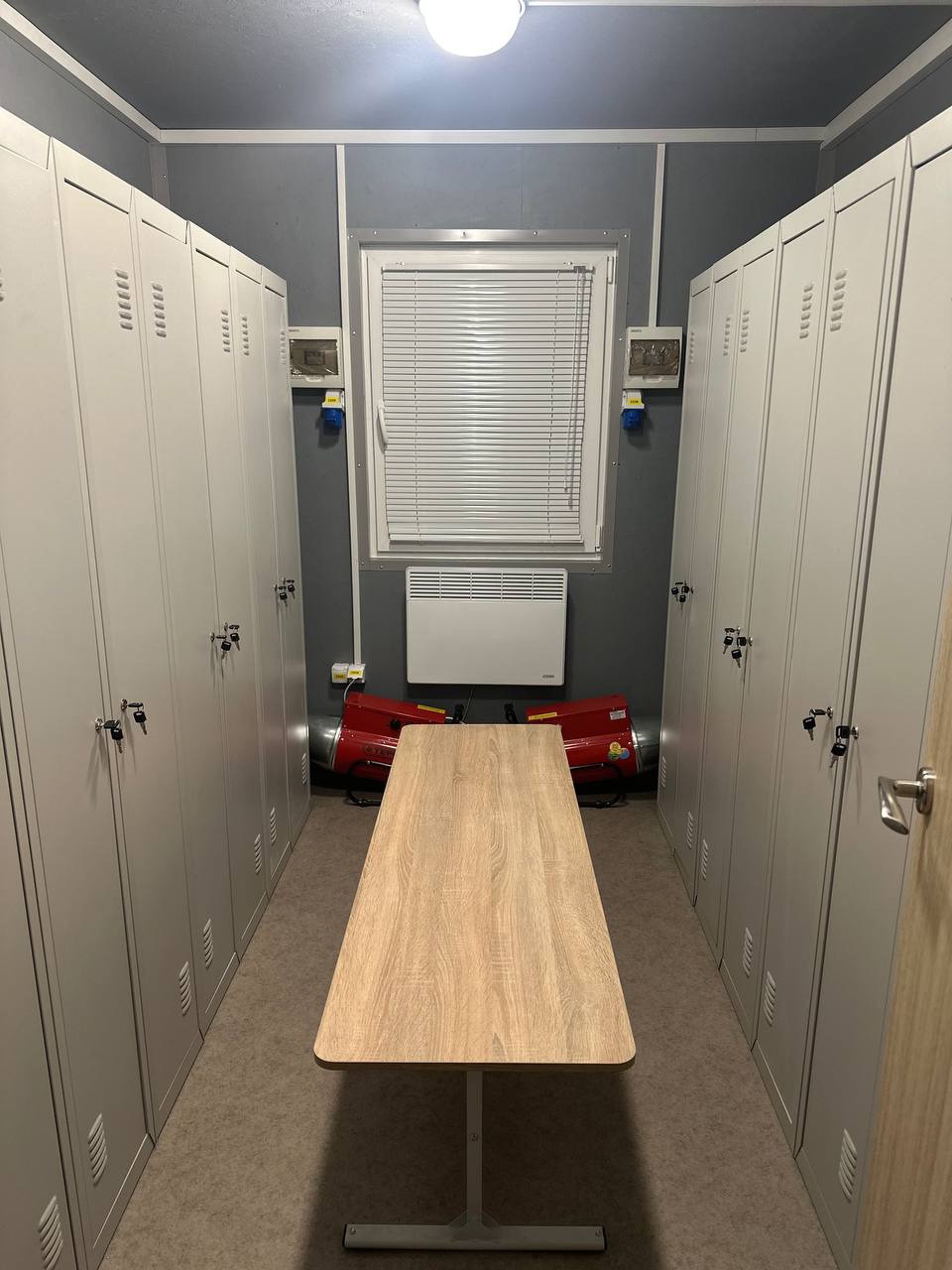 Вагон-побутівка на шасі Вагон-побутівка на шасі