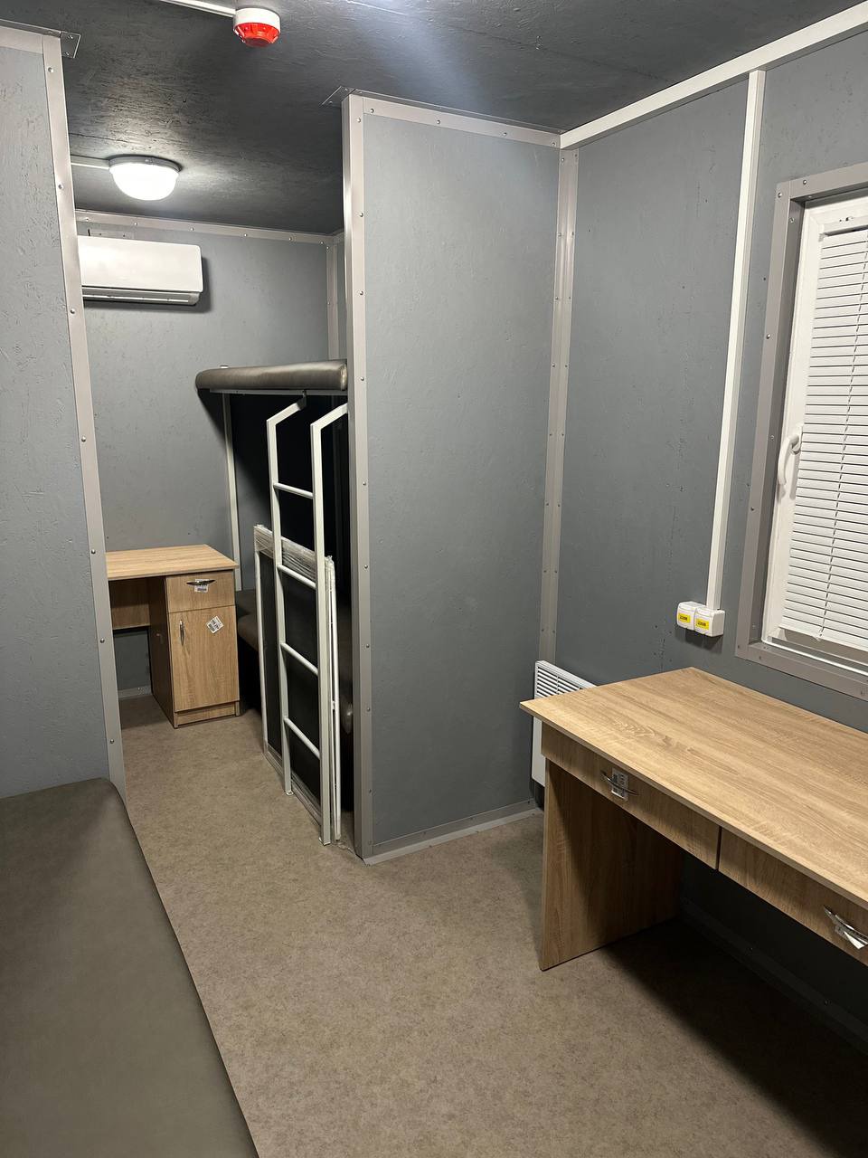 Вагон-побутівка на шасі Вагон-побутівка на шасі