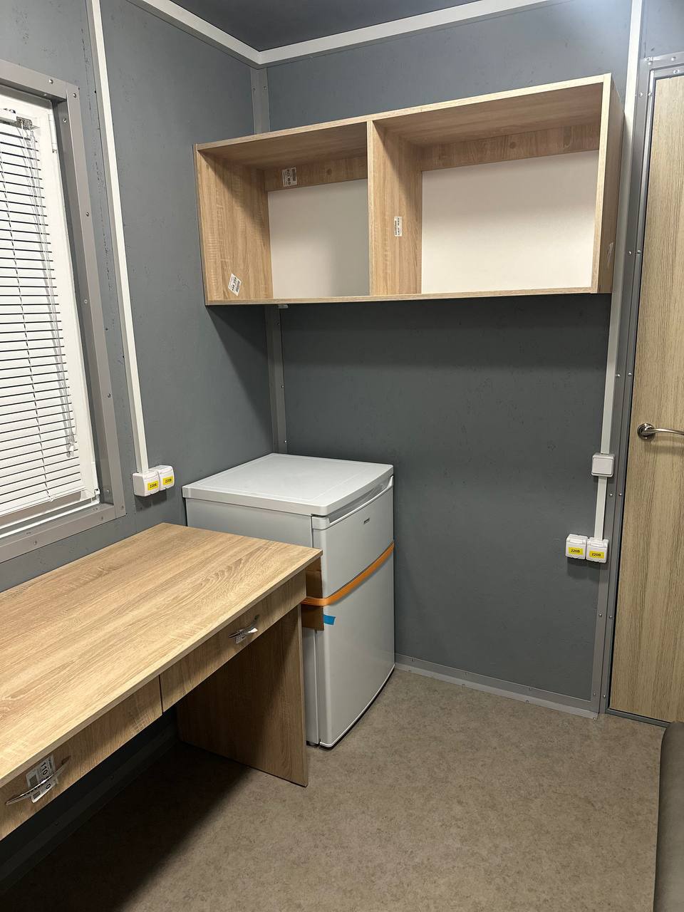 Вагон-побутівка на шасі Вагон-побутівка на шасі