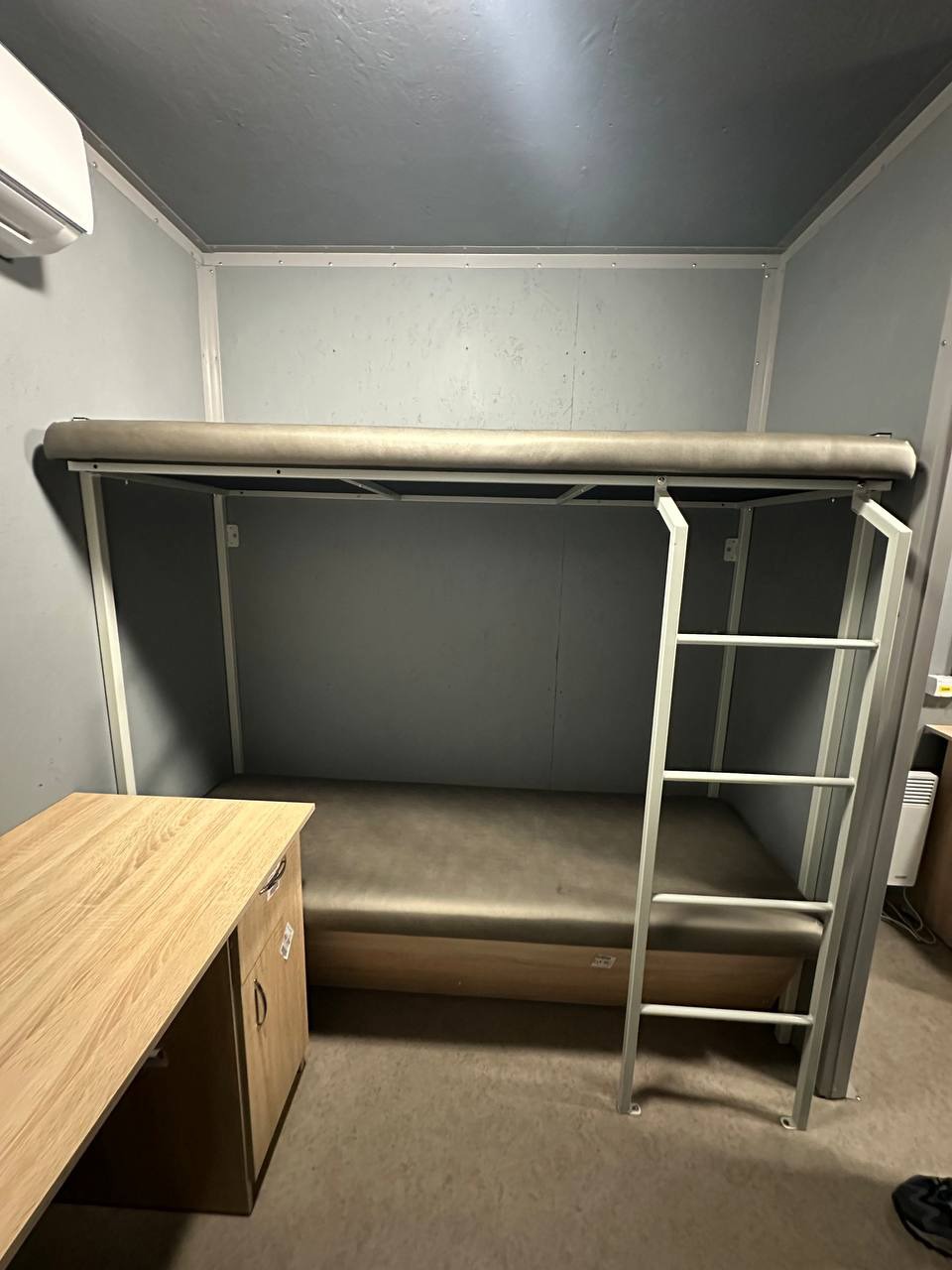 Вагон-побутівка на шасі Вагон-побутівка на шасі