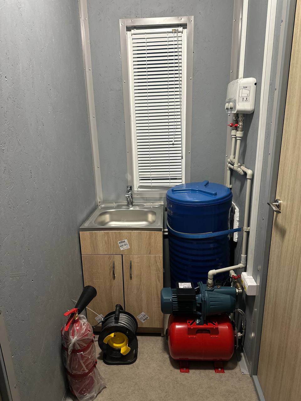 Вагон-побутівка на шасі Вагон-побутівка на шасі